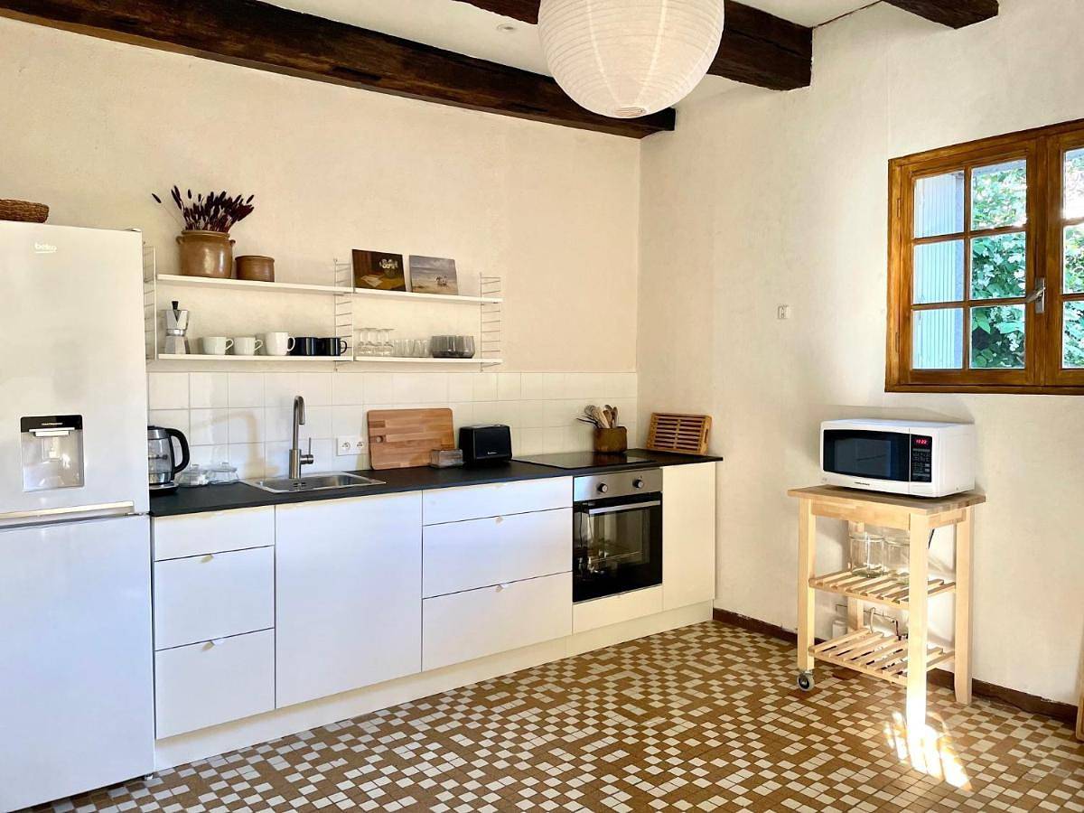 Appartement entier, One-Bedroom Apartment in Saint-Vincent-Rive-d'Olt, Quercy