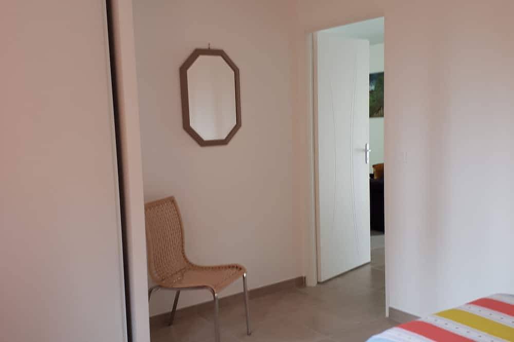 Gîte 6 pers, spacieux dans un environnement calme et verdoyant. in Montluel, Ain