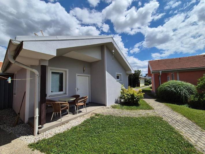 Ferienhaus für 4 Personen, mit Terrasse und Garten