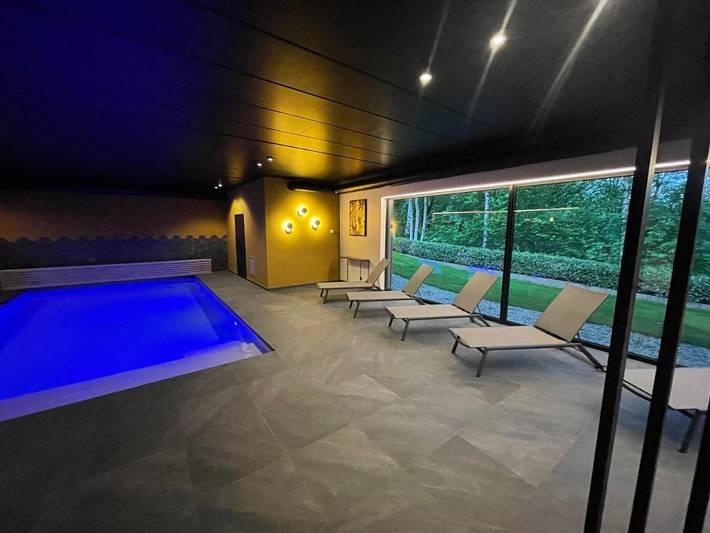 Ferienhaus für 12 Personen, mit Sauna und Pool sowie Whirlpool und Garten
