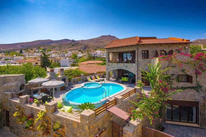 Villa für 8 Personen, mit Balkon/Terrasse und Balkon sowie Whirlpool und Garten auf Kreta