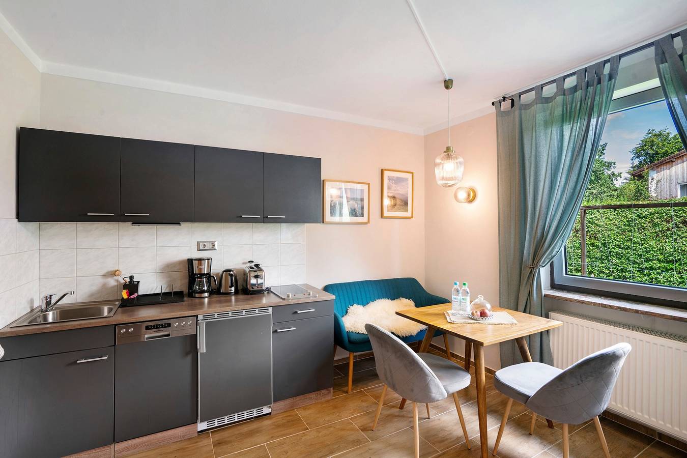 Entire studio, Luxury Apartment Munich South in Oberhaching, Upper Bavaria