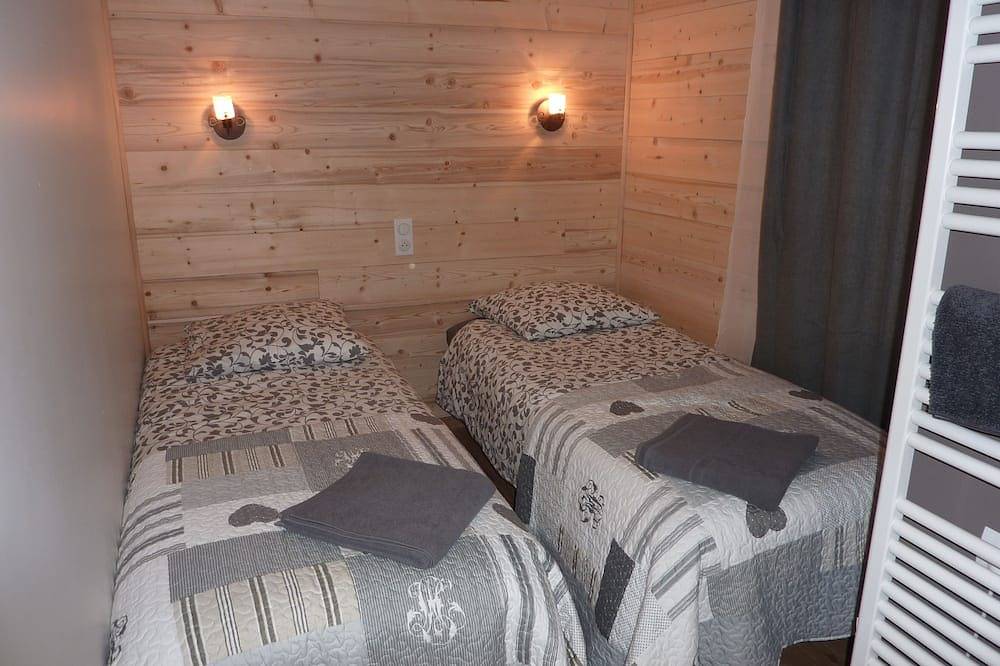 Appartement entier, Appartement 3 étoiles, 9 couchages,  dans chalet authentique savoyard in Sainte-Foy-Tarentaise, Région d'Albertville