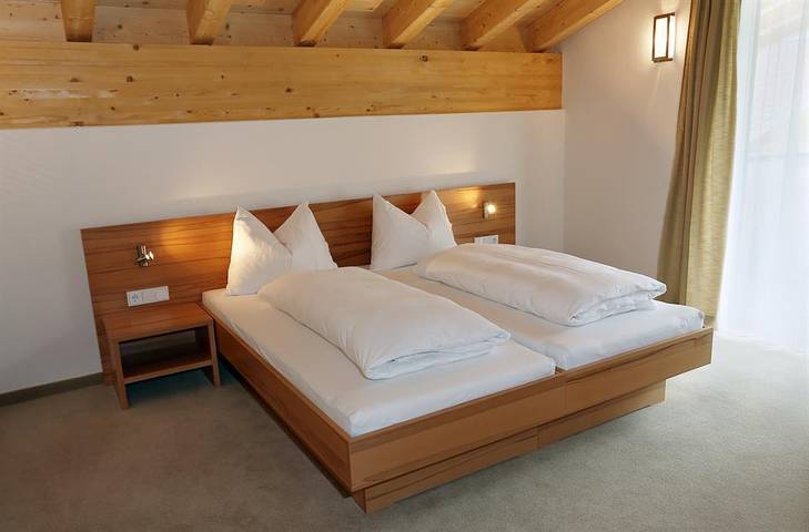 Ganze Ferienwohnung, App. 2-3 Pers., 1 Schlafraum, Dusche, Wc in Lechtaler Alpen, Sankt Anton am Arlberg
