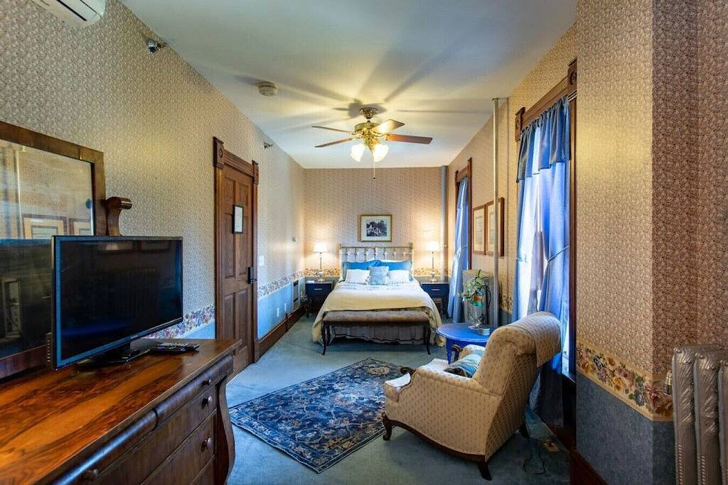 Gh3 · #3 Grant House-The Ducat Suite: Avalon in Lavender in Chisago County