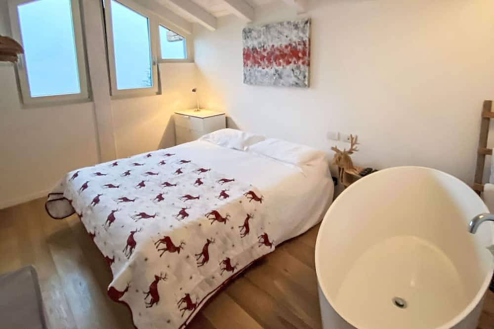 Prachtig vrijstaand vakantiehuis met Wifi, Tv, patio, parking en huisdieren toegestaan in Mezzolago, Ledro