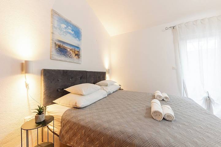 House Runjic w. pool, large garden and playground in Split-Dalmatien