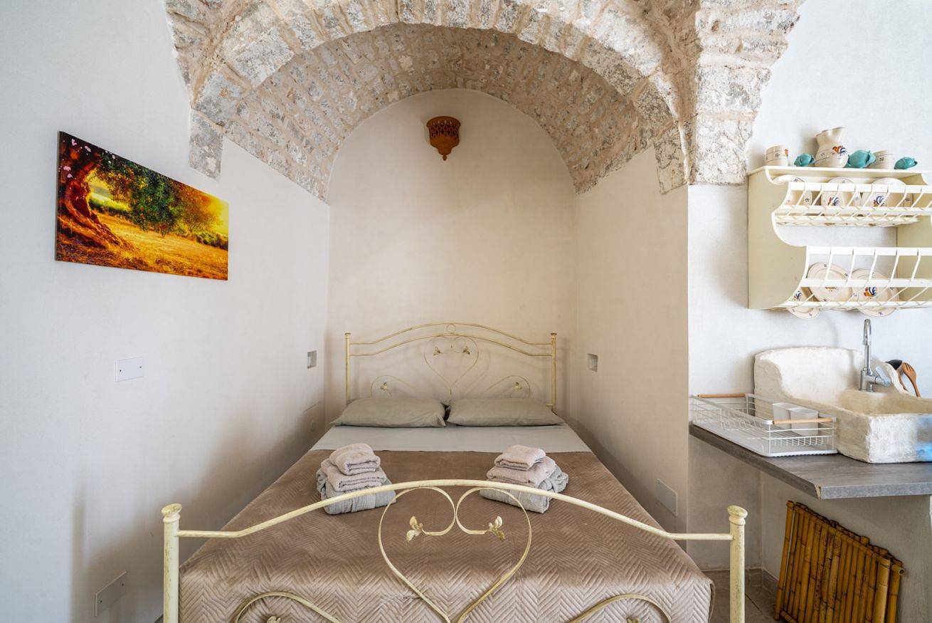 Jacuzzi Iv Monte – romantic studio with indoor hot tub in the heart of Ceglie in Ceglie Messapica, Salento