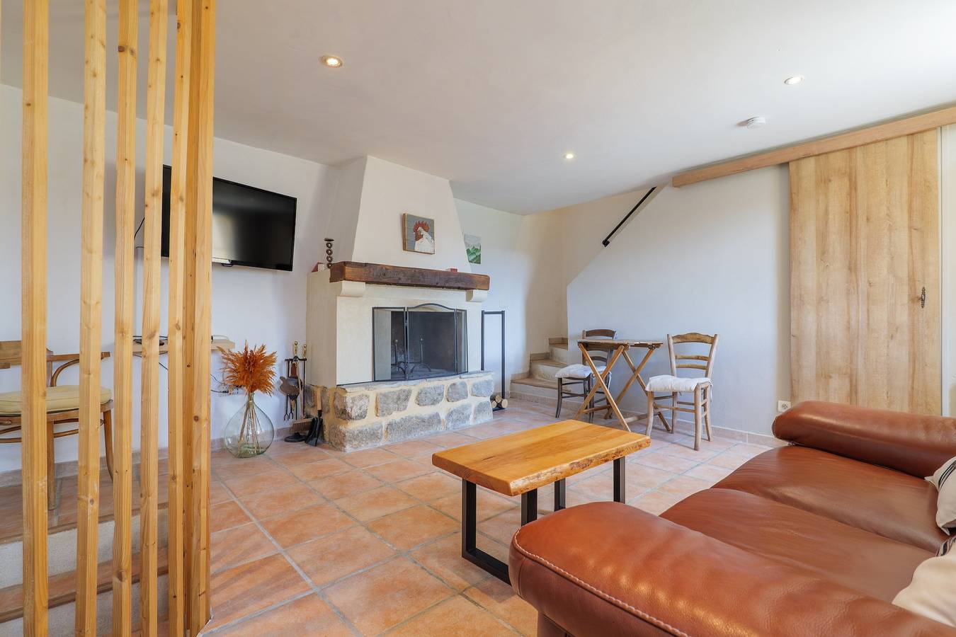 Guest Room “Les Terrasses de Collanges” with Mountain View and Wi-Fi in Saint-Pierre-de-Colombier, Parc naturel régional des Monts d'Ardèche