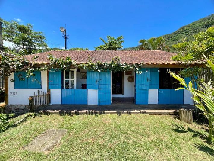 Casas e apartamentos de temporada para 3 pessoas, com balcão e jardim e ainda vista em Picinguaba