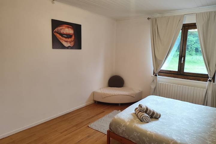 Entire apartment, Large apartment in the center of a small village near communications, in Etaux, Bonneville region