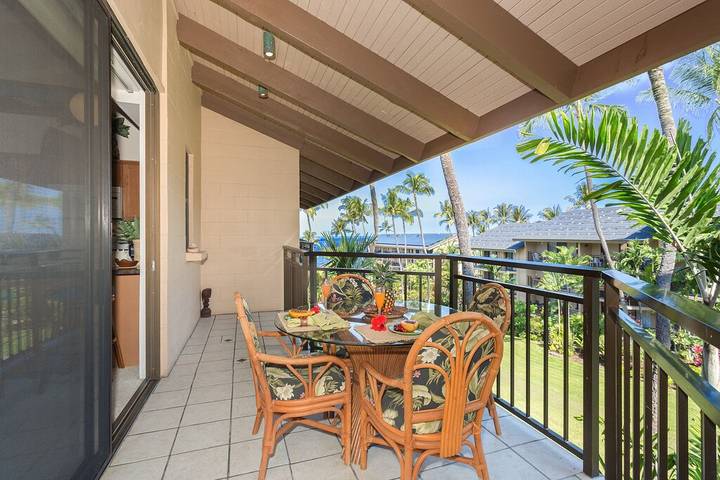 Vacation rental for 6 people, with balcony and garden as well as hot tub and pool in Kailua-Kona