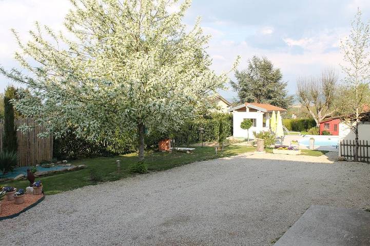 Ganze Wohnung, Ferienhaus drei Häuser im Herzen des Dorfes Druillat in Druillat, Ain