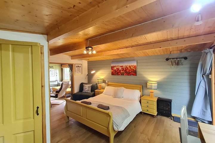 Cottage for 5 people, with garden and terrace, with pets in Bedfordshire