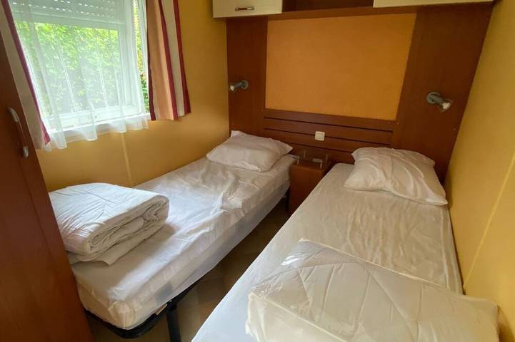 Mobil-Home 2 à 6 personnes à partir 315€ par semaine! in Allevard, Isère