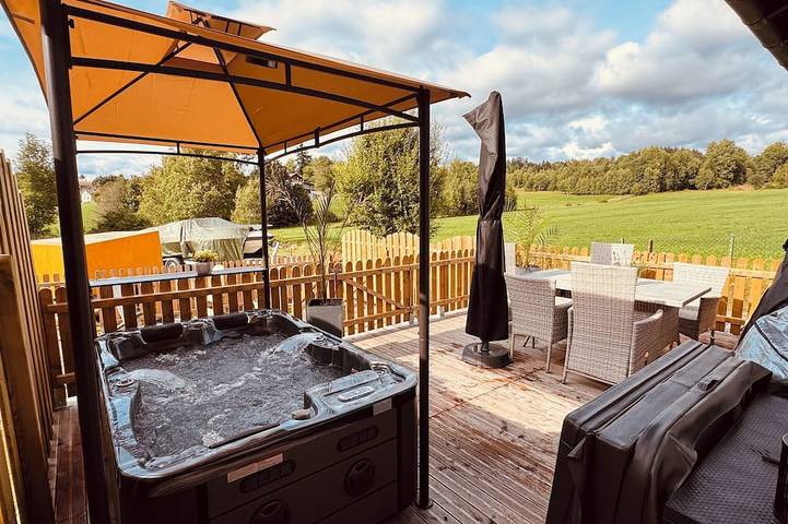 Ferienhaus für 6 Personen, mit Terrasse und Sauna sowie Whirlpool und Garten, mit Haustier in Neuschönau