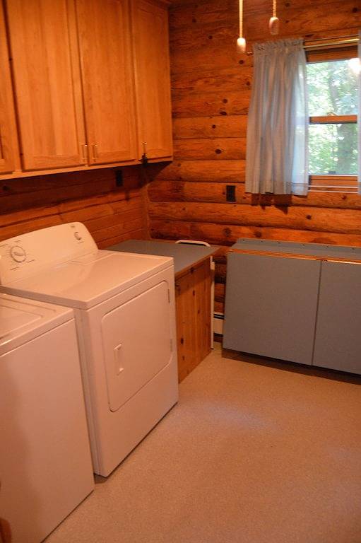 Blockhütte auf 25 Hektar in LaSalle County