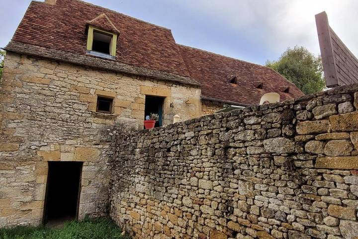 Location de vacances pour 6 personnes, avec terrasse ainsi que jardin et piscine à Peyzac-le-Moustier - 2