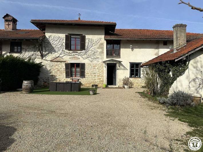 Gîte pour 9 personnes, avec terrasse et jardin