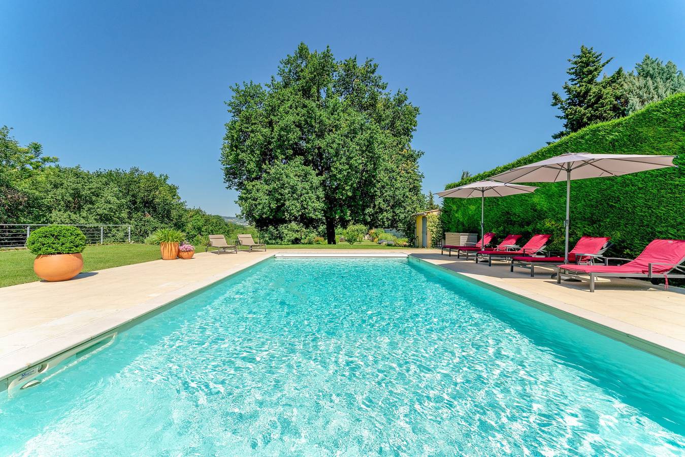 Casa 'Maison Les Hirondelles' con Piscina Compartida, Wi-Fi y Aire Acondicionado in Mirabel-aux-Baronnies, Región de Nyons