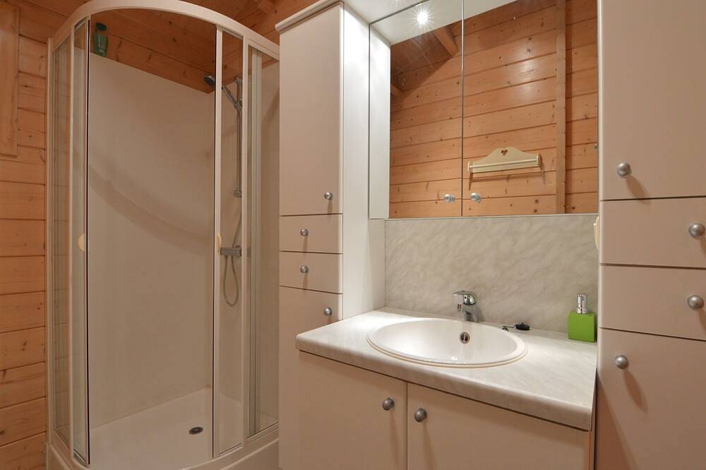 Peaceful Chalet Retreat in Nijlen, Antwerp region