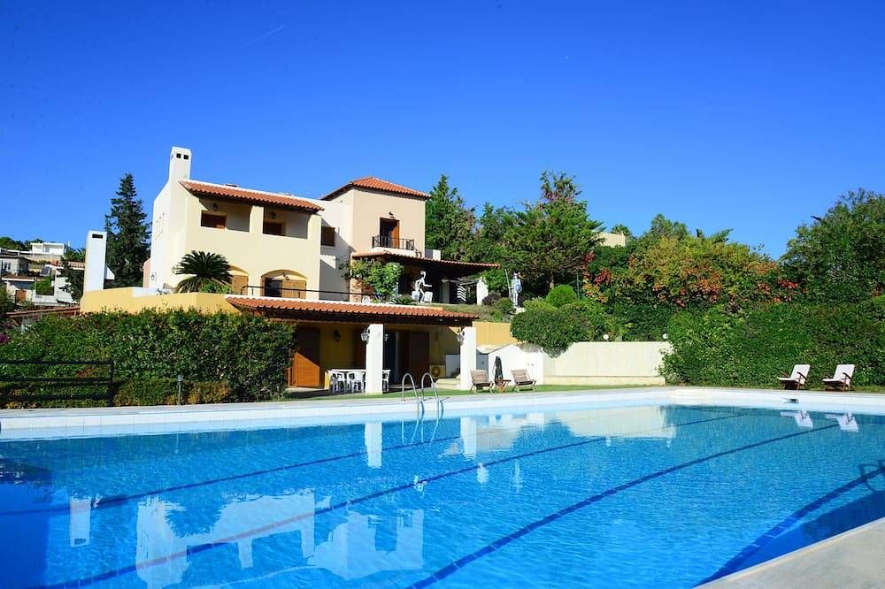 Familienfreundliche Villa mit privatem Pool & Basketball - 5 Minuten zu Fuß zum Strand in Anavyssos, Regionalbezirk Ostattika