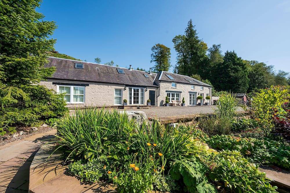 Charming Fully Refurbished Garden Cottage  in Dumfries and Galloway