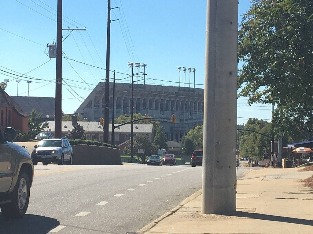 Ganze Wohnung, Steps away from Jordan Hare Stadium, Auburn Arena & downtown Auburn!! in Auburn (AL), Alabama