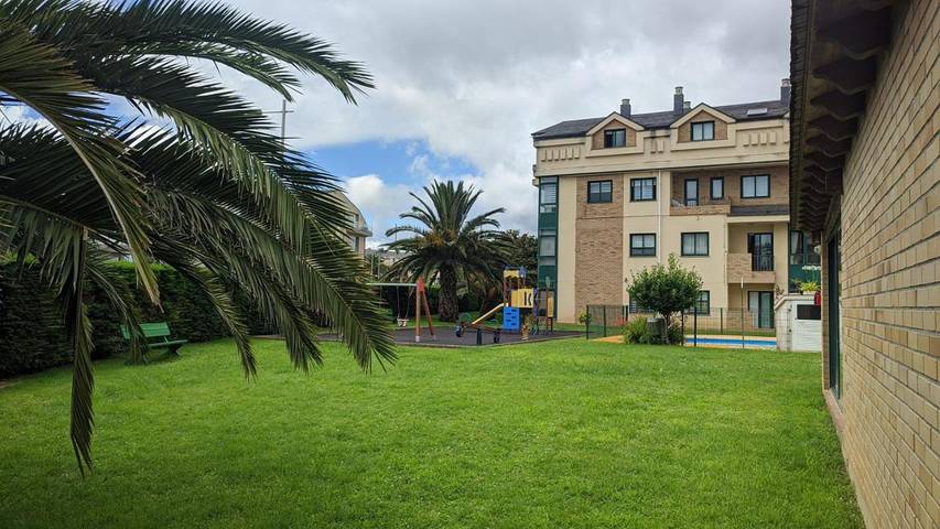 Ferienwohnung für 4 Personen, mit Pool und Balkon sowie Ausblick und Garten - 1