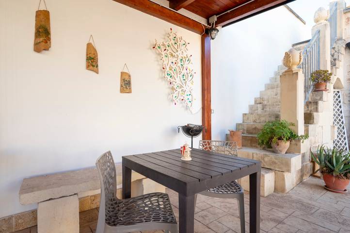 Entire apartment, Apartment 'La Dimora Di Marco - Sole E Luna' with Shared Terrace, Wi-Fi and Air Conditioning in Melendugno, Lecce Province