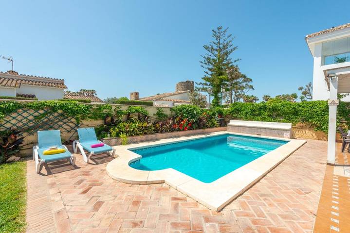 Finca für 7 Personen, mit Pool und Ausblick sowie Garten in Estepona - 4