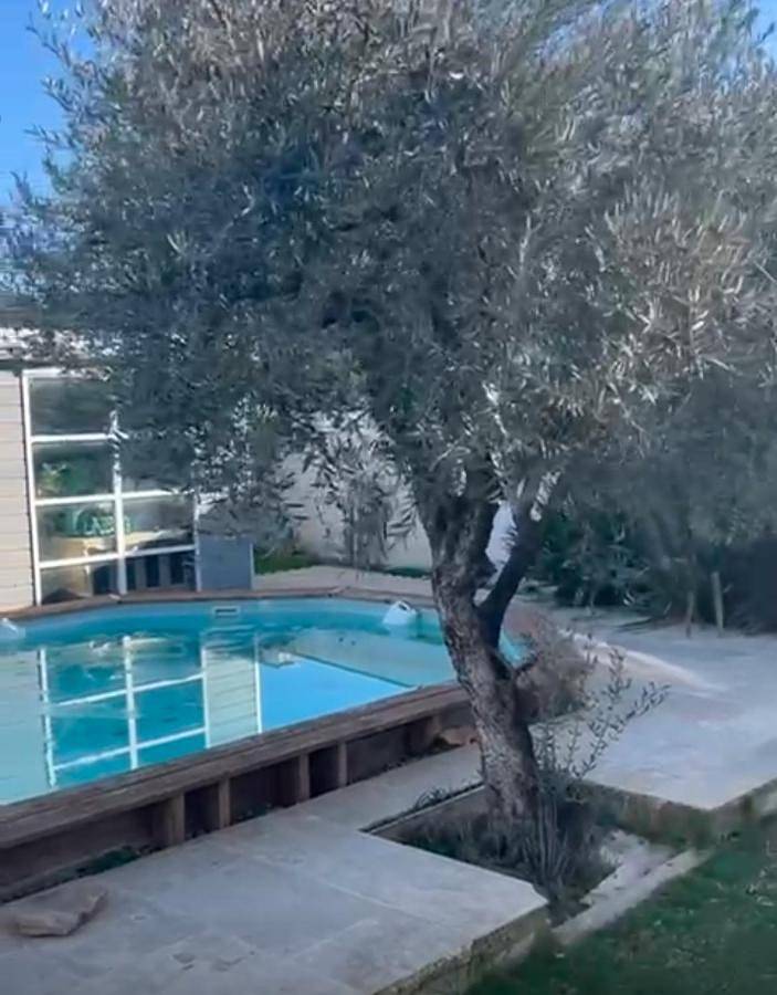 Location de vacances pour 6 personnes, avec terrasse ainsi que piscine et vue, animaux acceptés à Vénéjan - 3