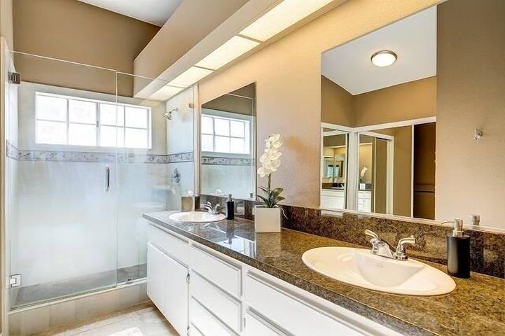 Vacation rental for 6 people, with pool and yard as well as terrace in Tustin