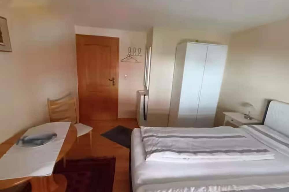Ganze Wohnung, Ferienwohnung Nr. 1, Ortsmitte, Randersacker in Randersacker, Fränkisches Weinland