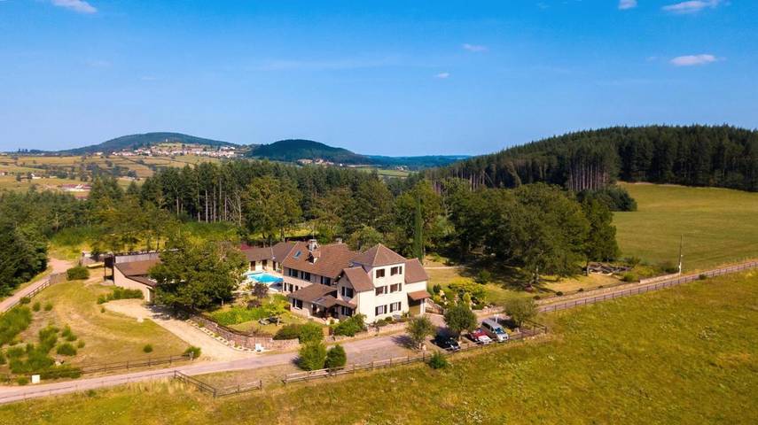Location de vacances pour 8 personnes, avec Terrasse et Jardin ainsi que Piscine et Vue à Ozolles