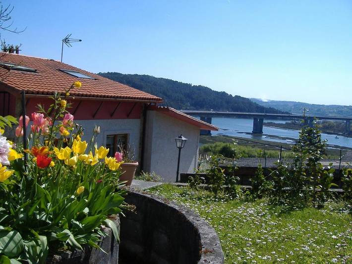 Casa de férias para 10 pessoas, com Varanda e Terraço e ainda Jardim and Vista em Paderne (Espanha)