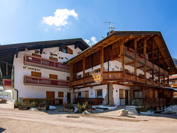 Gîte pour 3 personnes, avec vue et balcon à Canazei - 3