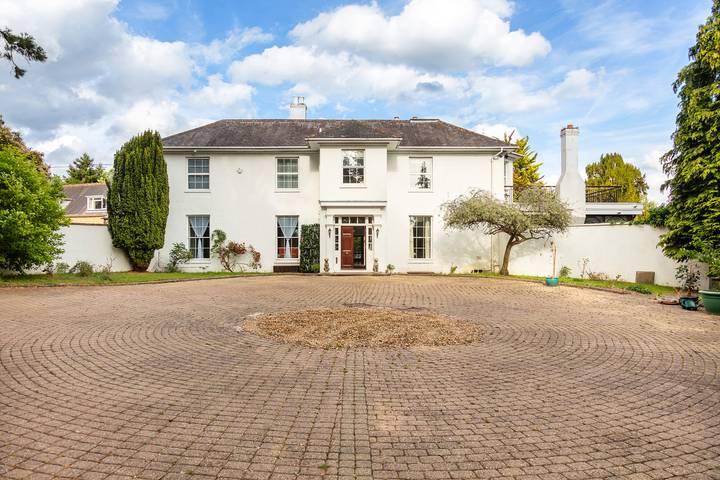Cottage for 15 people, with garden and pool in Buckinghamshire