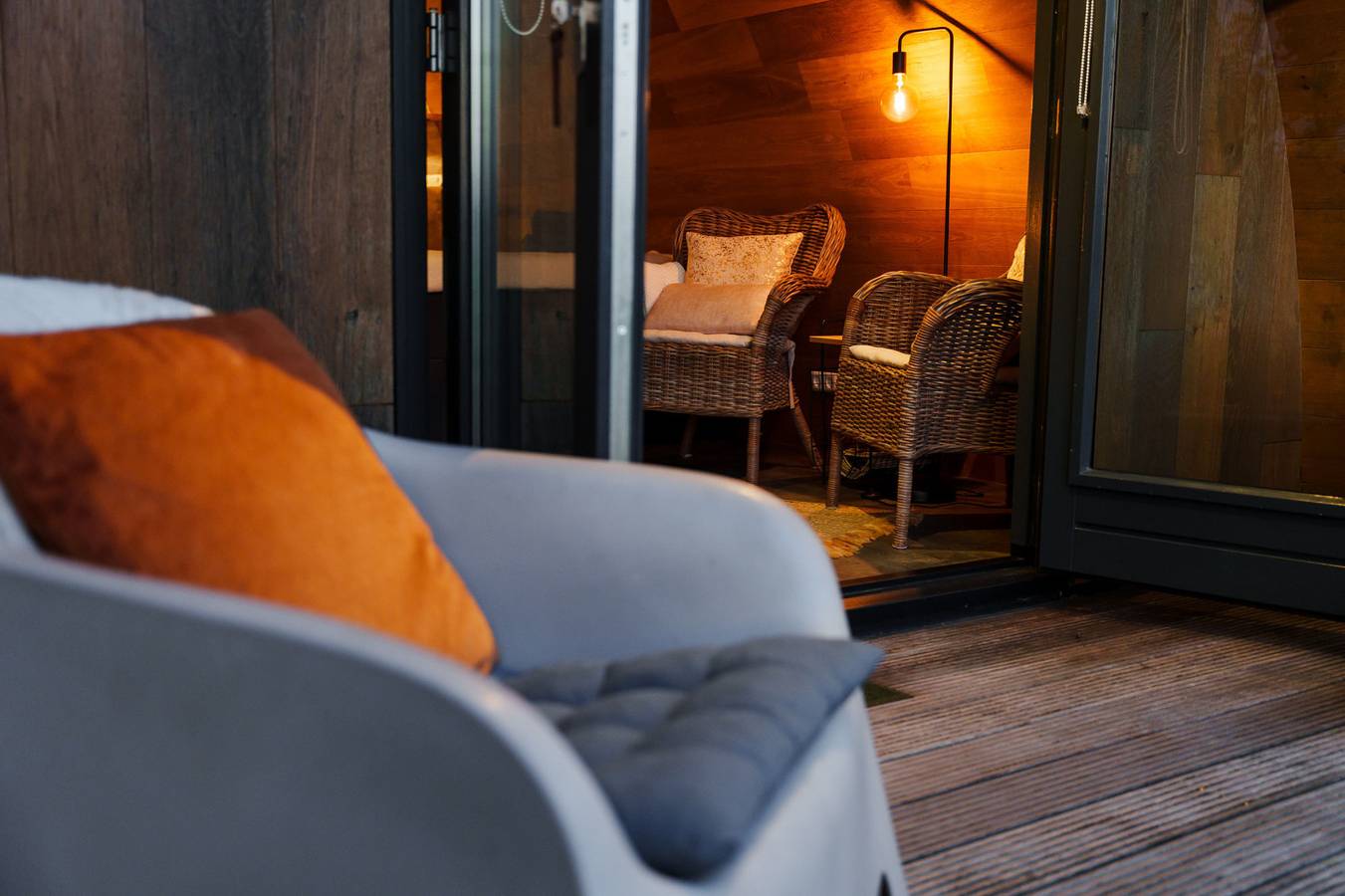 Stylish tiny house for 2 with hot tub in Uitwijk, near Gorinchem in North Brabant