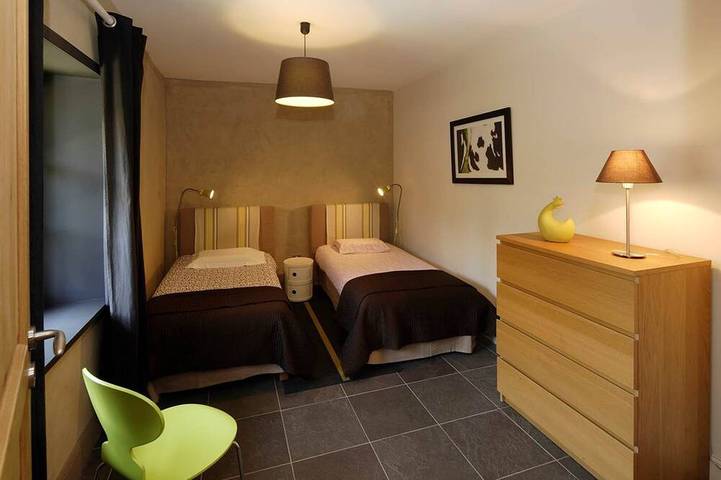 Luxuriöses 8-Personen-Ferienhaus in einem 9 ha großen Landschaftspark mit Swimmingpool, Tennis und Angeln in Saint-Dizier-la-Tour, Aubusson und Umgebung