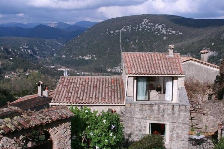 Location de vacances pour 2 personnes, avec jardin ainsi que piscine et terrasse à Saint-Laurent-le-Minier - 4