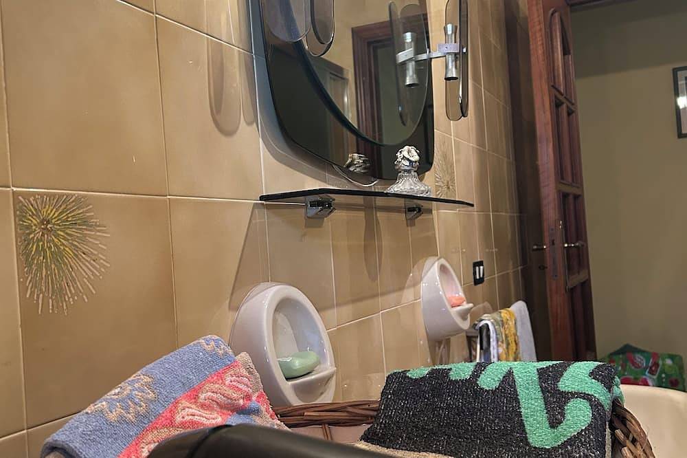 Apartamento entero, Saturn vacation home.  It is located within walking distance of the sea, 150 meters from the center in Milazzo, Provincia de Messina