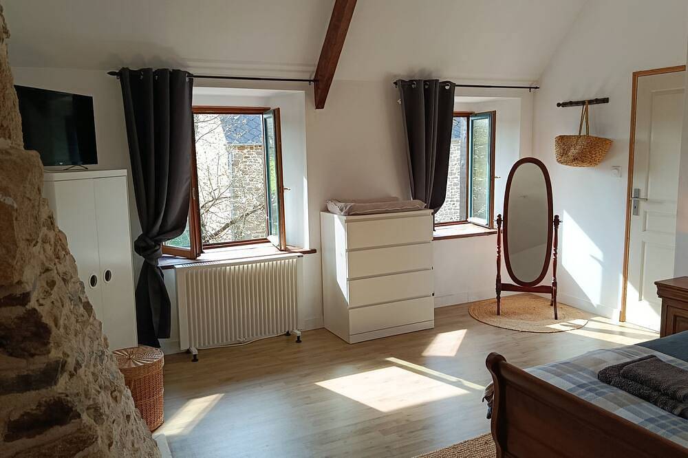Country house with fireplace, right next to trails. Pets welcome! in Mégrit, Dinan und Umgebung