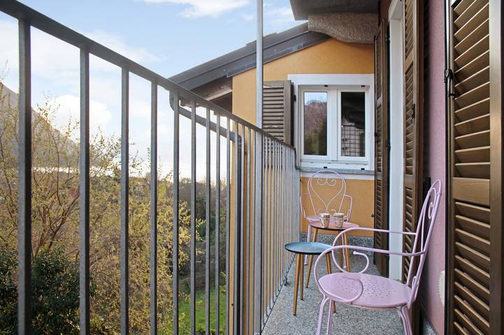 Apartamento inteiro, Apartamento de férias 'Il Sole Di Calde Lago Maggiore 505' com vista para o lago e Wi-Fi in Castelveccana, Lago Maggiore (Lombardia)