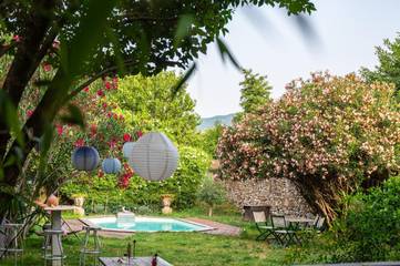 Gîte pour 7 personnes, avec piscine ainsi que vue et jardin, animaux acceptés à Lodève