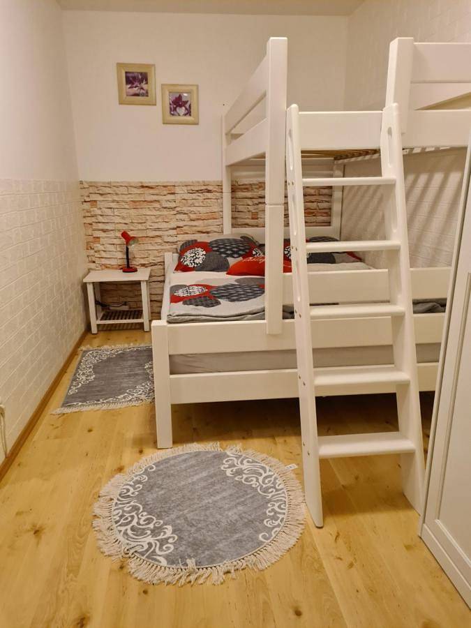 Ganze Wohnung, Apartment with Balcony in Fürth, Franken