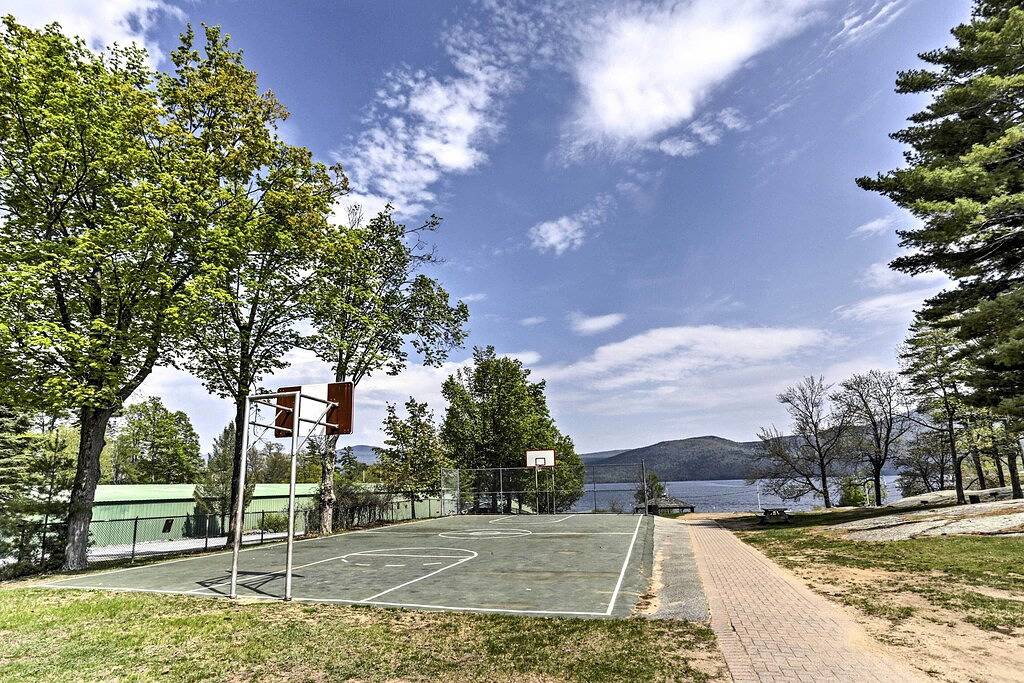 Bolton Landing Cottage w / Deck - Gehen Sie zum Strand! in Bolton Landing, Adirondack Mountains