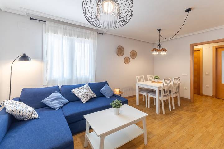 Apartamento para 5 personas, con Balcón en Candeleda