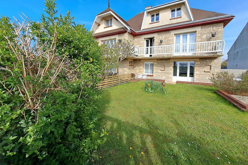 Appartement entier, Appartement confortable  dans villa avec jardin à 350 m plage et commerces in Saint-Aubin-sur-Mer (Calvados), Région de Caen