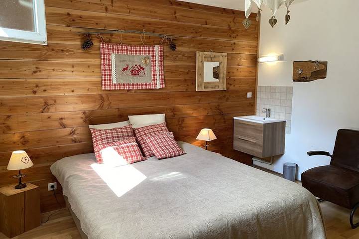 Appartement entier, Appartement plein-pied, avec terrasse lumineux et spacieux, vue dégagée in Saint-Nectaire, Parc naturel régional des Volcans d'Auvergne